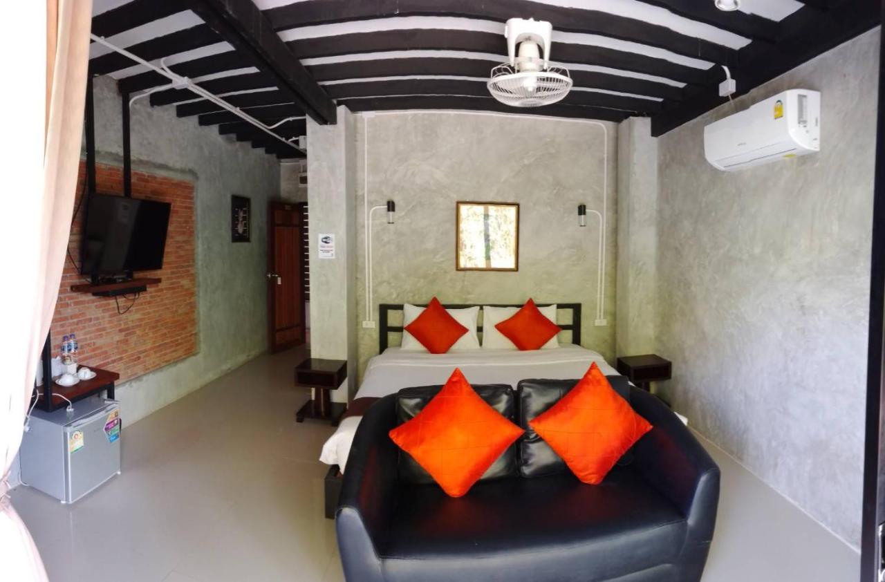 White Jail At Auberge de jeunesse *