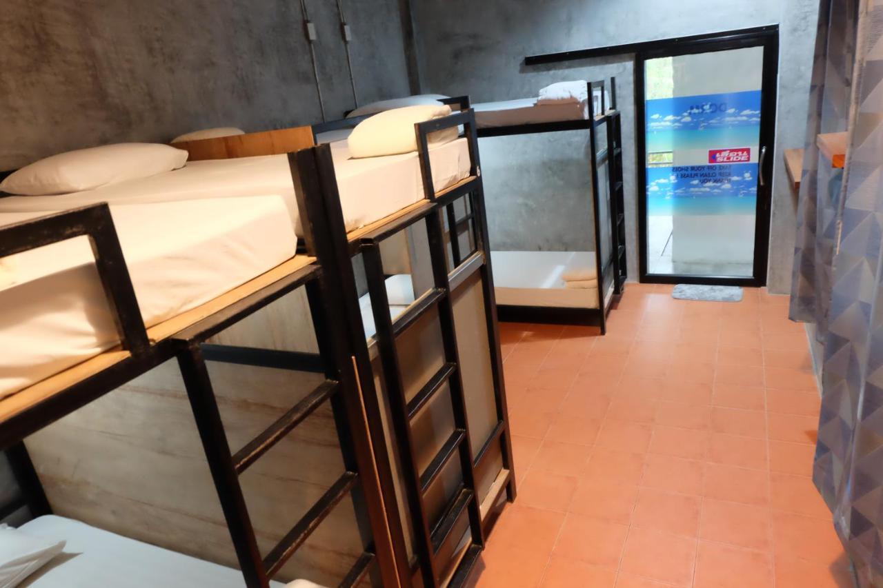 White Jail At Auberge de jeunesse Koh Tao